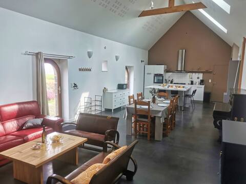 Spacious longère with sea view in Guimaëc - Up to