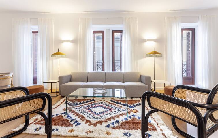Cibeles Luxe Vi apartment in Madrid gallery image 2