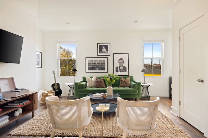 Hart Suite Buyout 5 by AvantStay | Two Townhomes