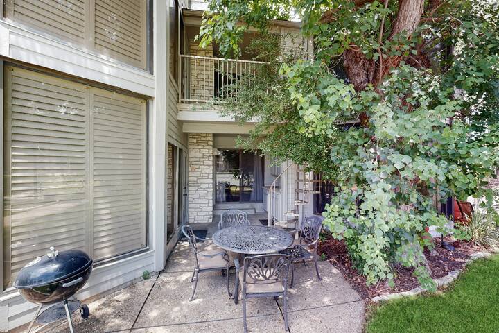 Lavish 4BR 1st-Floor | Patio | Pool | NoKitchen gallery image 3