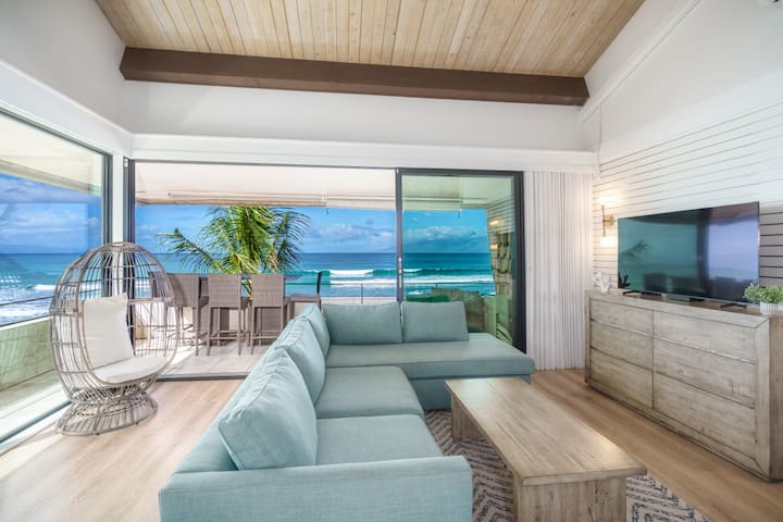 Direct oceanfront penthouse. Exceptional views!