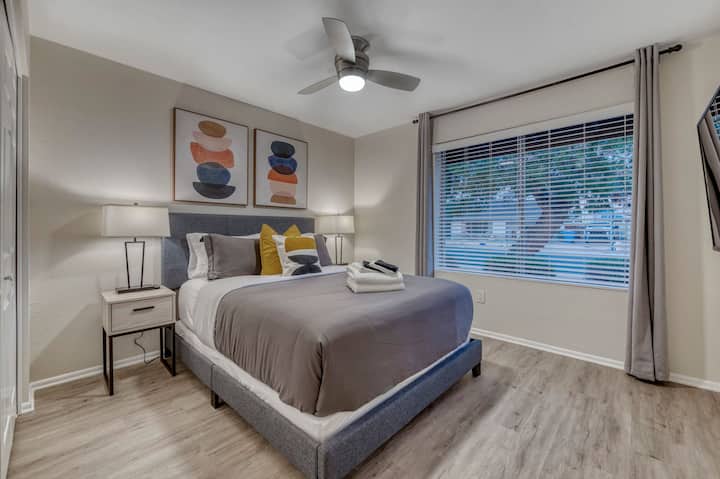 ห้องนอนที่สองพร้อมเตียงควีนไซส์