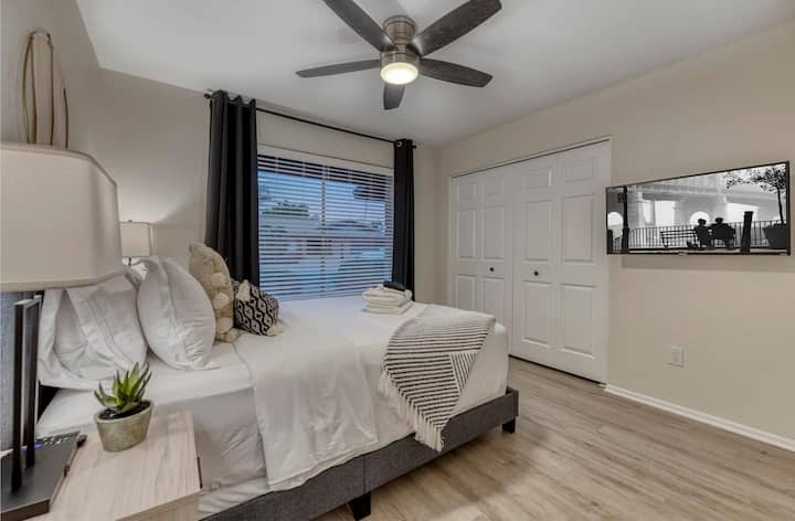 ห้องนอนที่ 3 พร้อมเตียงควีนไซส์