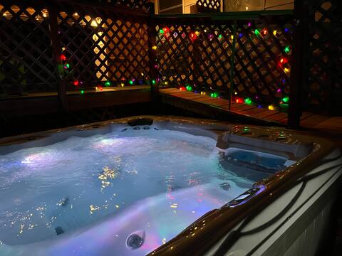4 Bedroom, Hot Tub, No Cleaning Fee