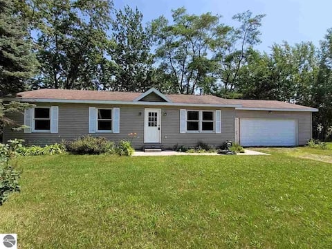 White Birch - Riverfront and Newly-Remodeled!