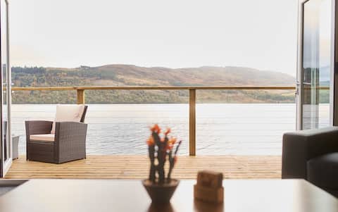 Cherry Lodge | Loch Ness Waterfront + Hot Tub