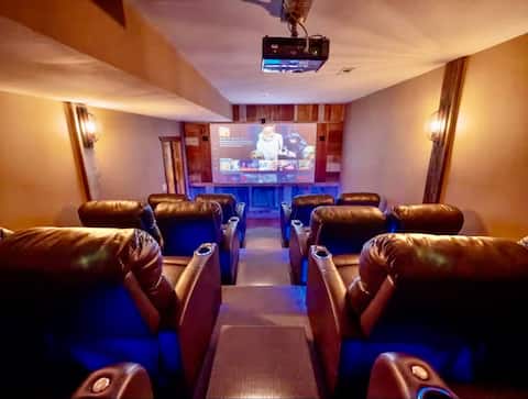 Stunning Country Home, Sleeps 30! Unique and Comfy