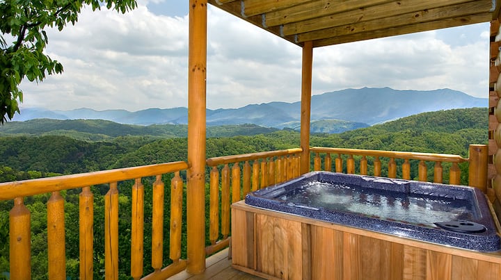 Bashful Bear:15% Off Summer Special! 6br, Game Room, Elevator, Amazing Views, - Tennessee