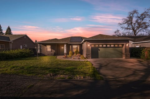 Cal King Hi-tech VacayPool Home | Ideal 4 Families