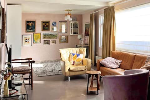 Popular Airbnb listing: Bright studio · 550 m to beach & forest · patio in Westenschouwen