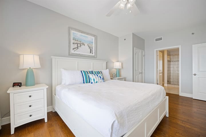 Vous passerez une nuit parfaite dans le lit king size de la chambre principale avec un matelas à plateau-coussin.