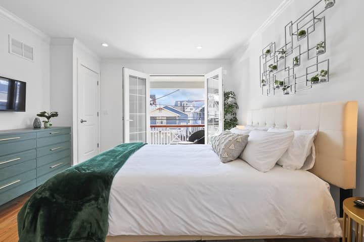Spacious and comfortable, the home easily accommodated their group: “Beds were extremely comfortable. The house was immaculate and well equipped.”