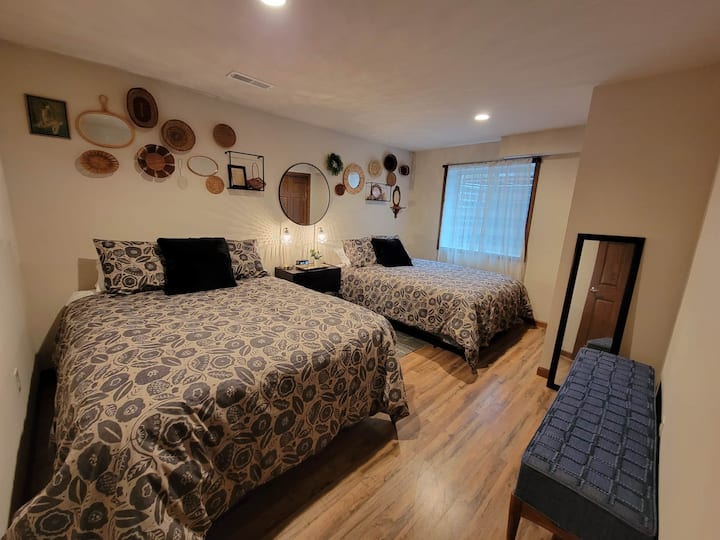 3号卧室，配备2张标准双人床