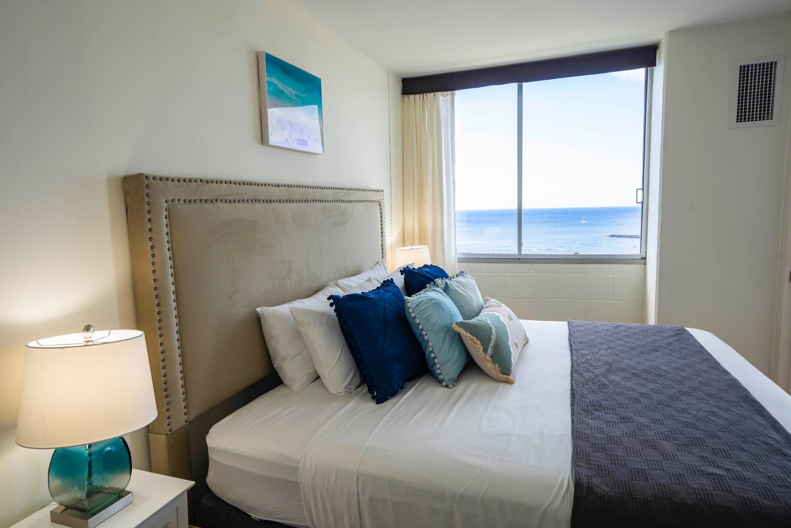 Condo in Honolulu · ★4.44 · 1 bedroom · 2 beds · 1 shared bath - Image 36