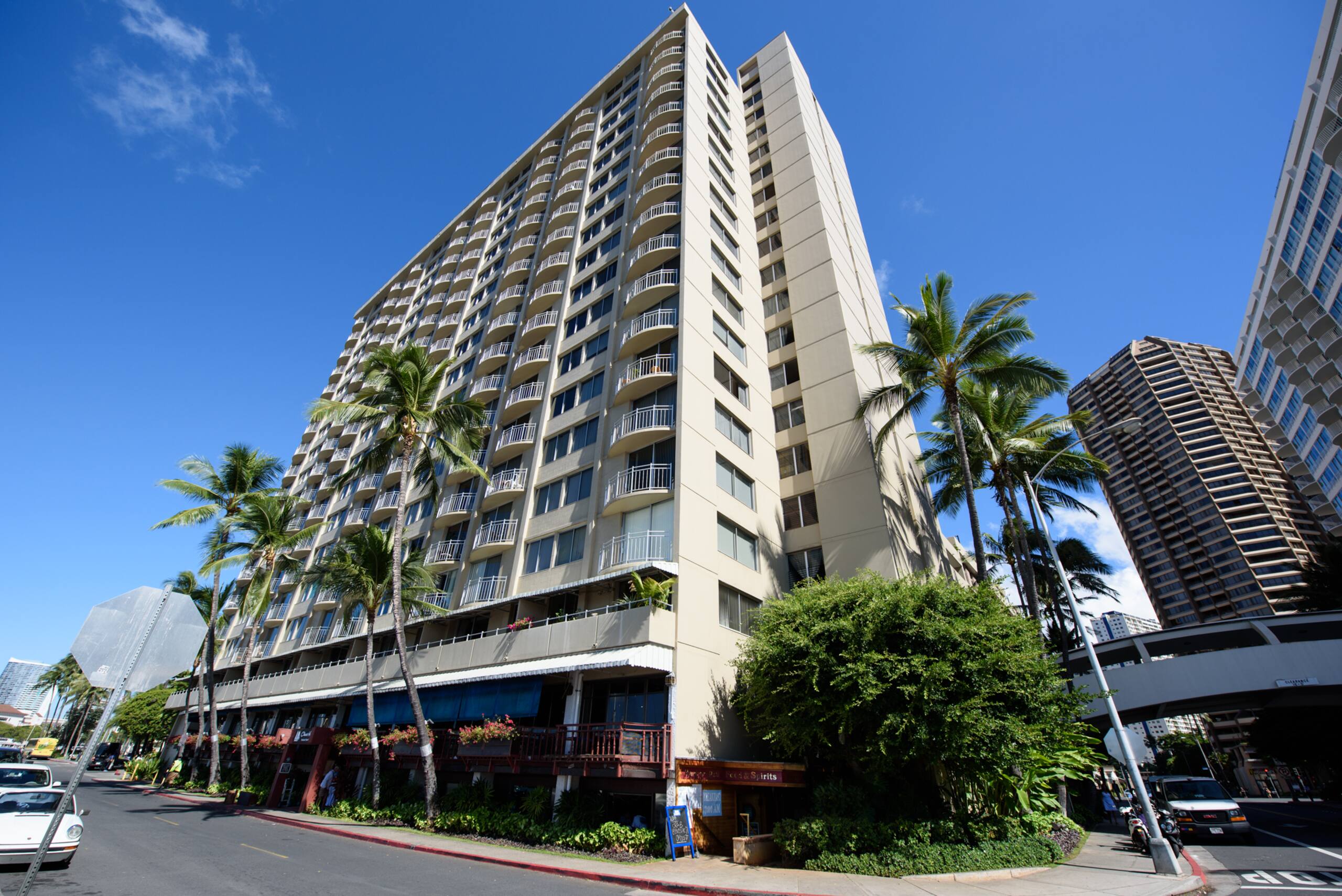 Condo in Honolulu · ★4.44 · 1 bedroom · 2 beds · 1 shared bath - Image 5