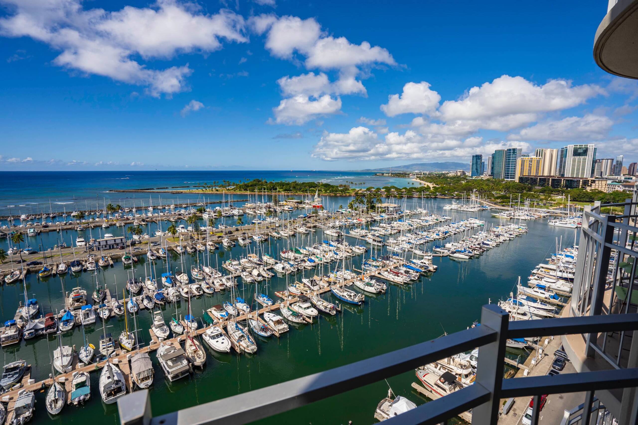 Condo in Honolulu · ★4.44 · 1 bedroom · 2 beds · 1 shared bath - Image 39