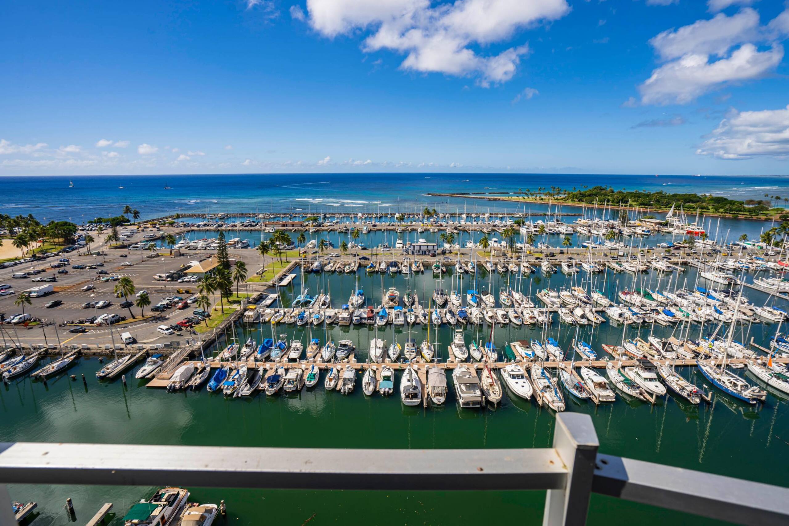 Condo in Honolulu · ★4.44 · 1 bedroom · 2 beds · 1 shared bath - Image 40
