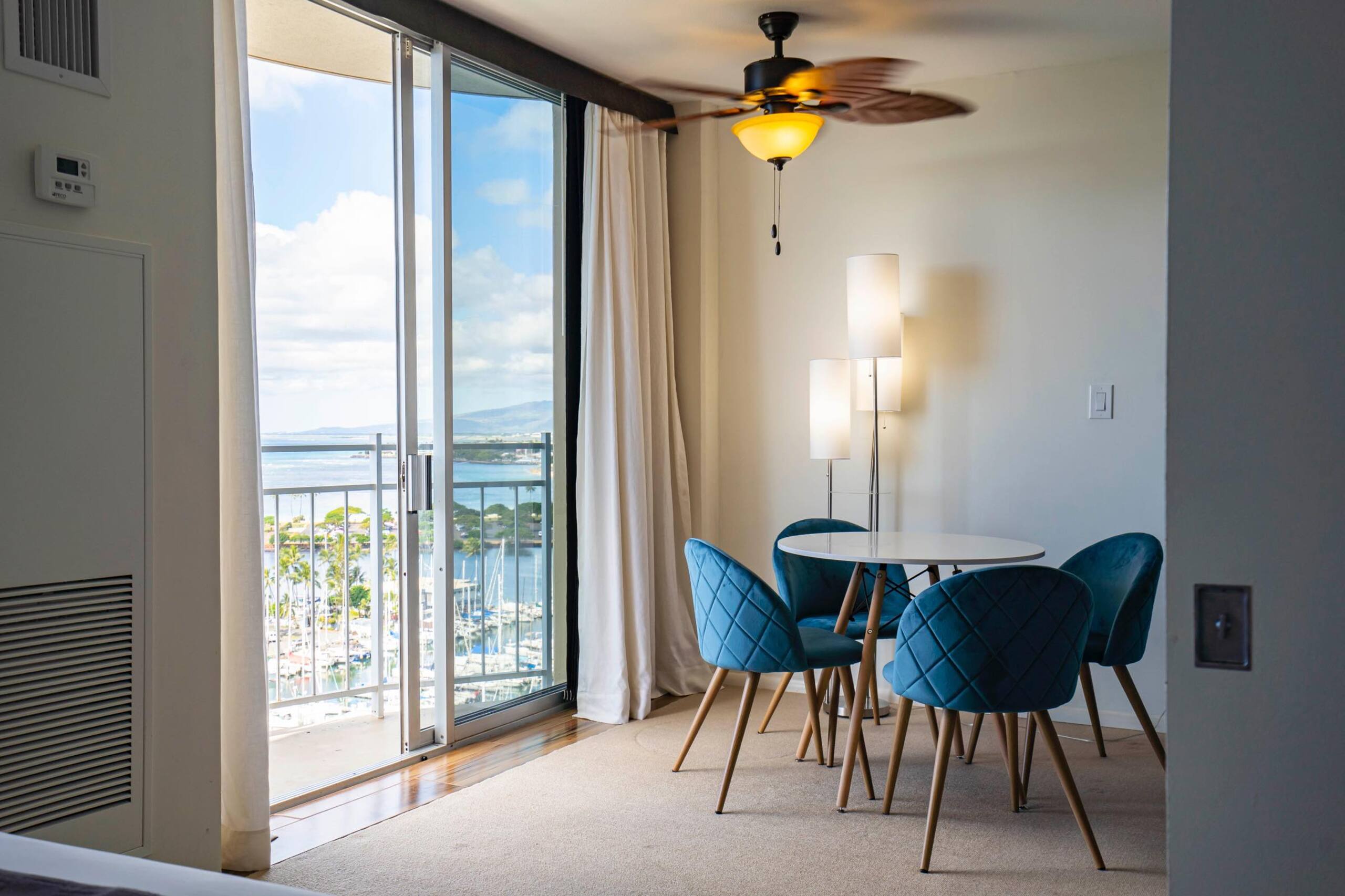 Condo in Honolulu · ★4.44 · 1 bedroom · 2 beds · 1 shared bath - Image 35