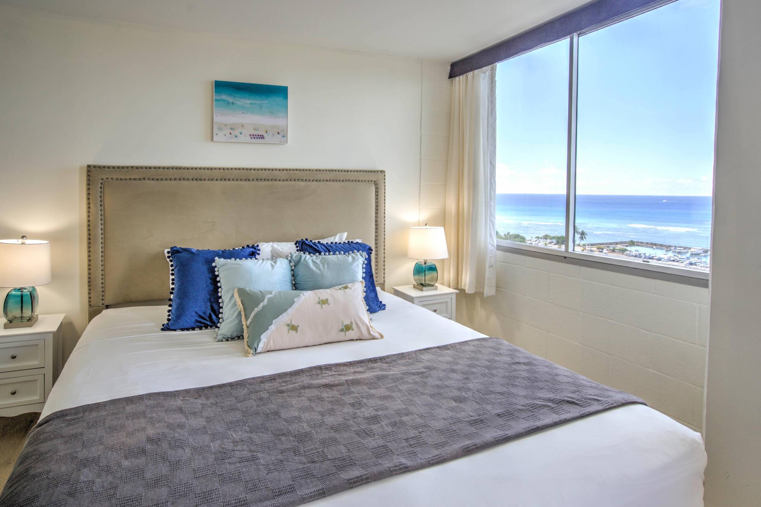 Condo in Honolulu · ★4.44 · 1 bedroom · 2 beds · 1 shared bath - Image 32