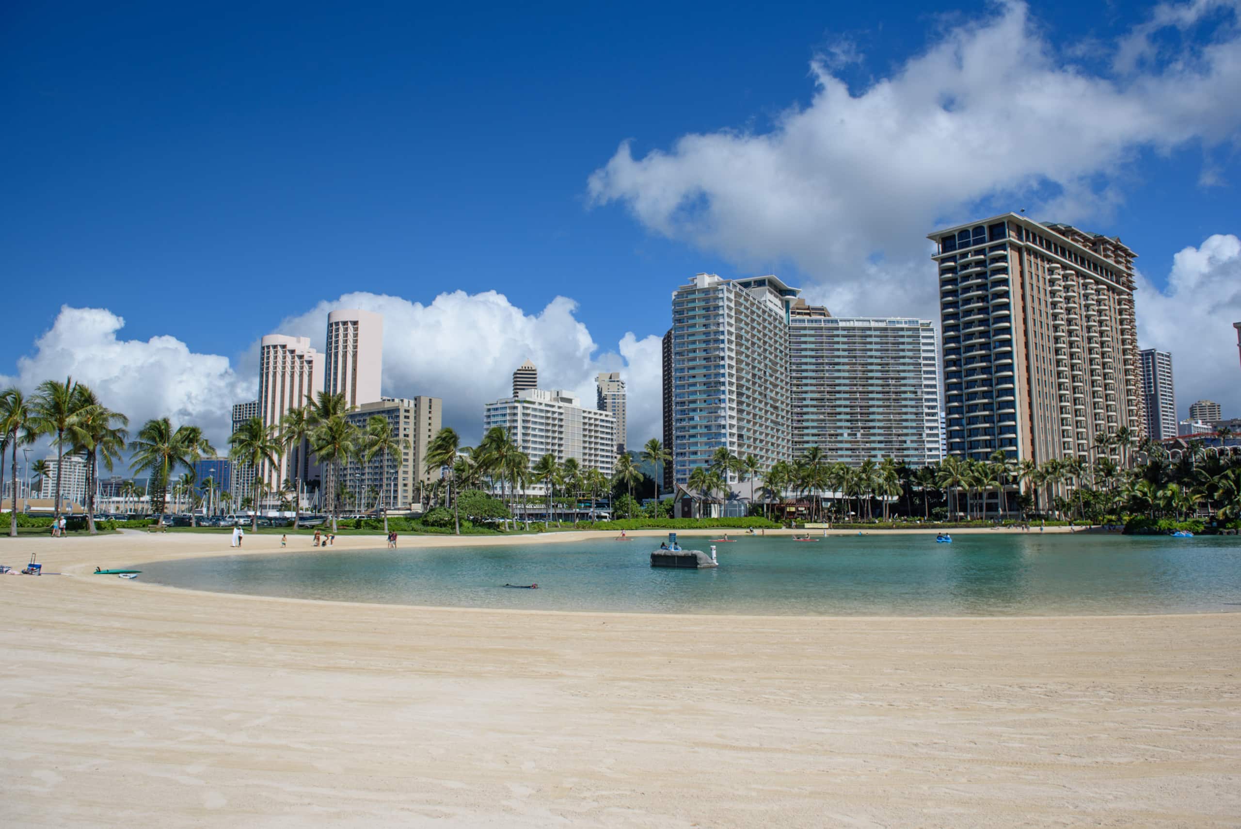 Condo in Honolulu · ★4.44 · 1 bedroom · 2 beds · 1 shared bath - Image 3