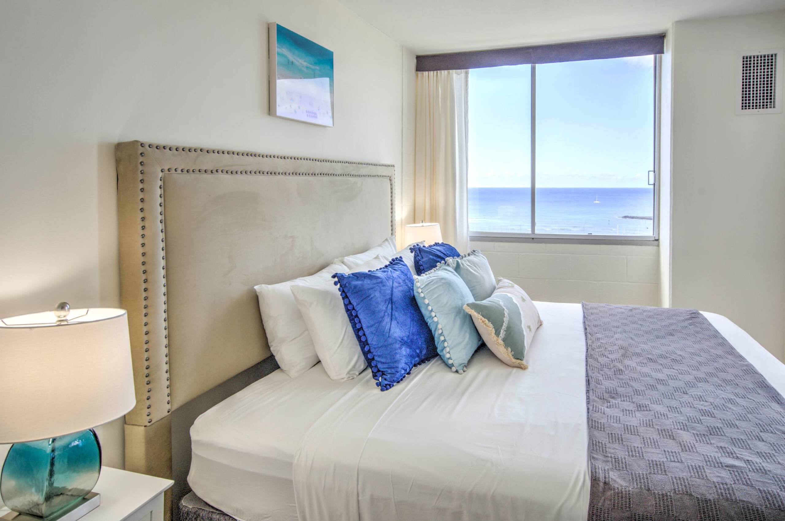 Condo in Honolulu · ★4.44 · 1 bedroom · 2 beds · 1 shared bath - Image 34