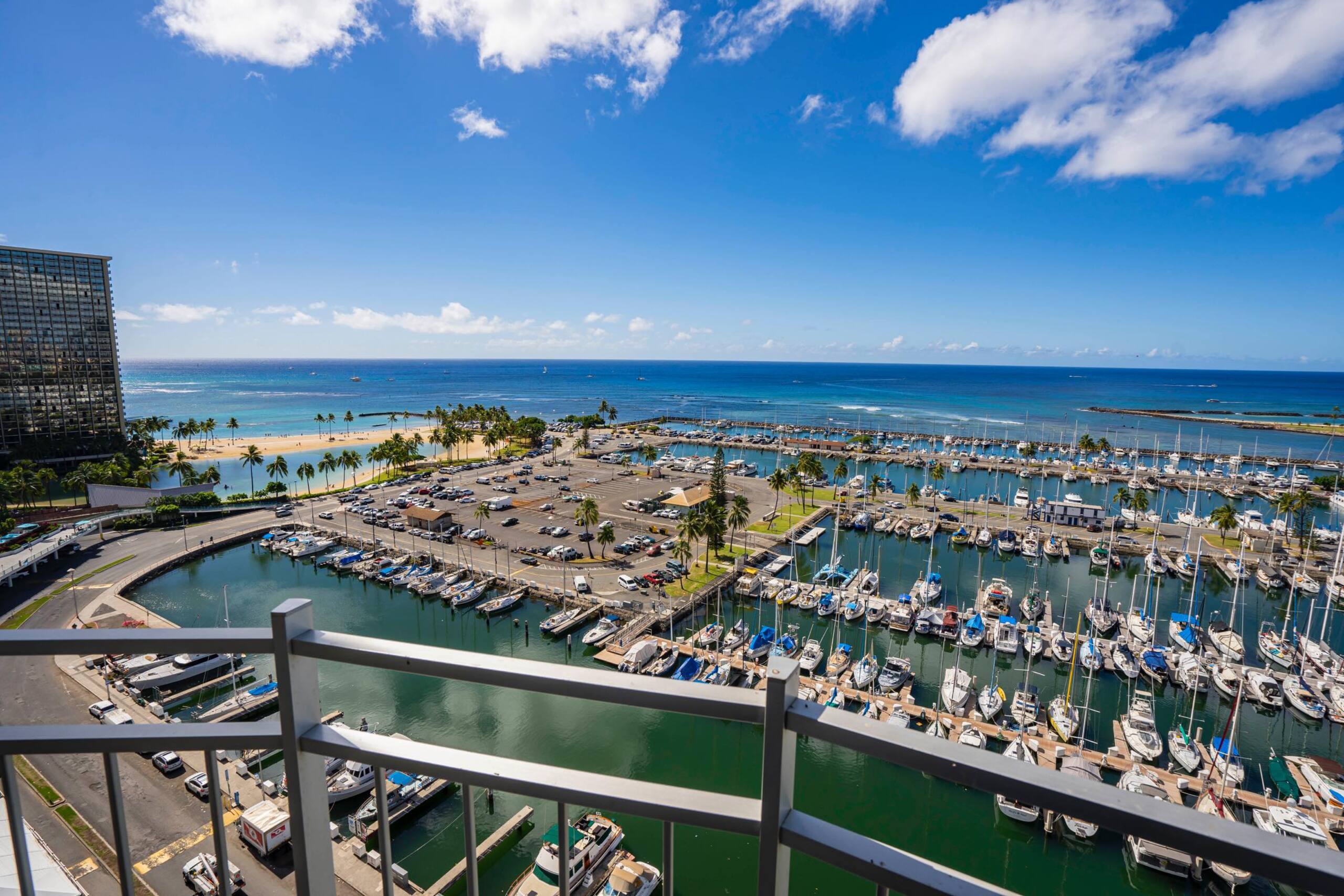Condo in Honolulu · ★4.44 · 1 bedroom · 2 beds · 1 shared bath - Image 41