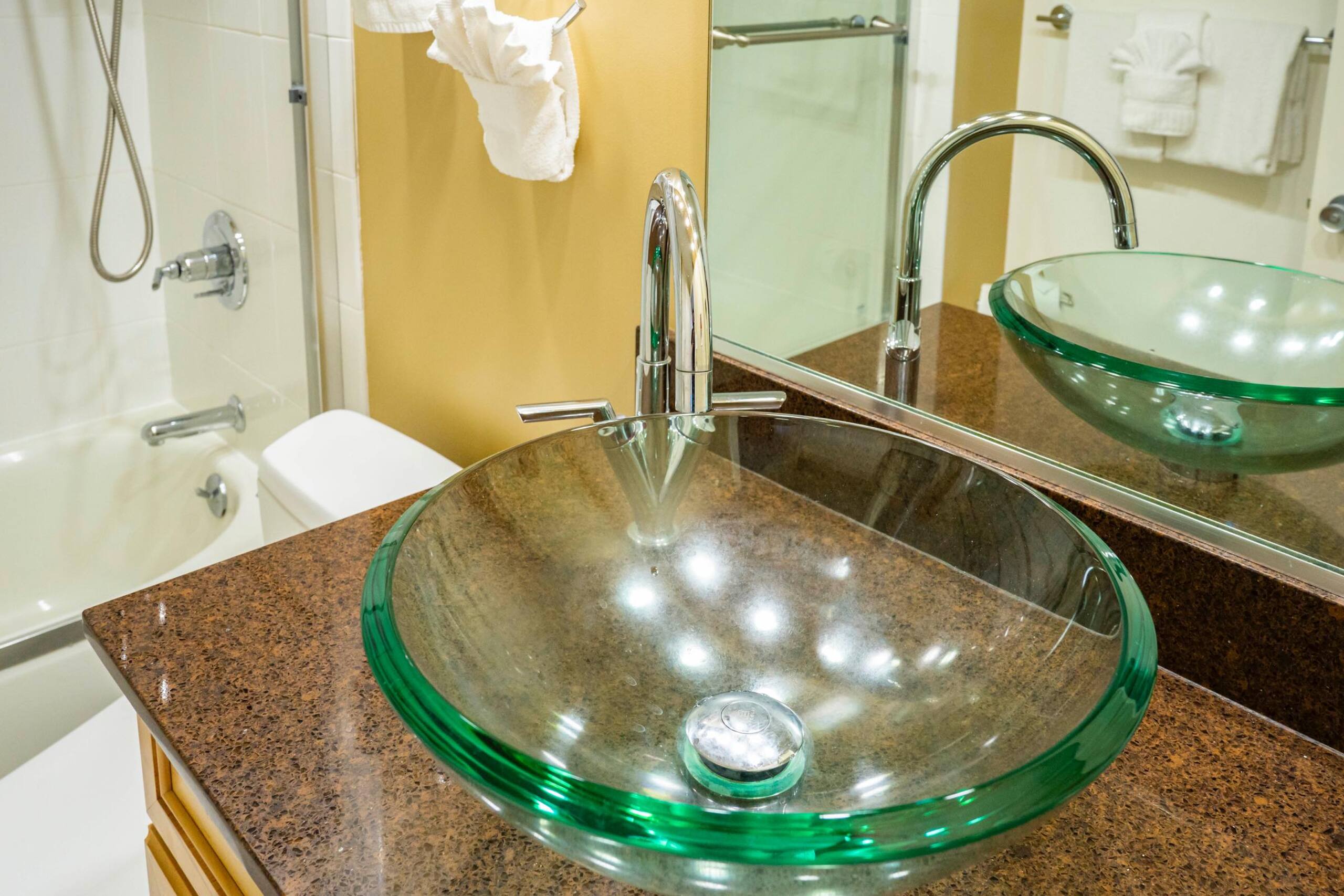 Condo in Honolulu · ★4.44 · 1 bedroom · 2 beds · 1 shared bath - Image 59