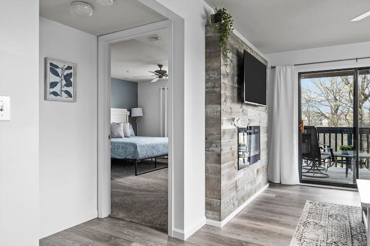 Puerta al dormitorio principal.