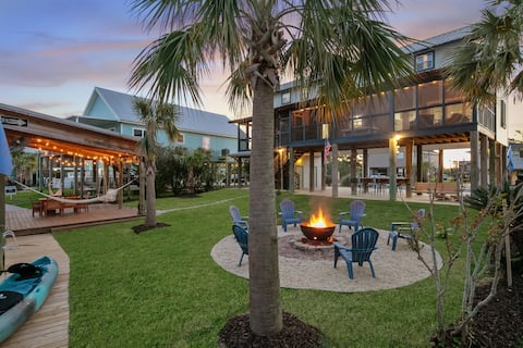 Waterfront retreat just minutes from the beach!