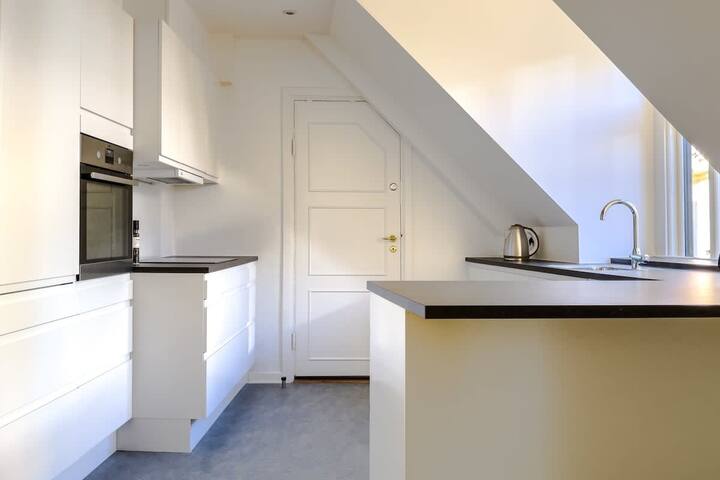 Sleek Top Floor 2BR Apt w/French Balcony in CPH C gallery image 4