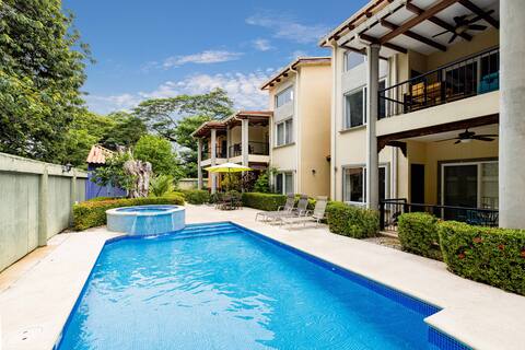 Villa Jazmin 102, Walk to Playa Potrero Beach!