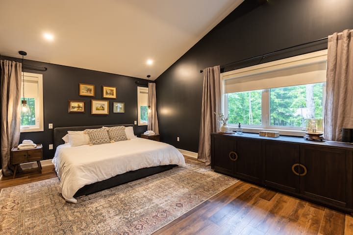 Chumba cha kulala cha Ukubwa wa King cha Ghorofa ya Juu chenye Chumba cha kulala (3)