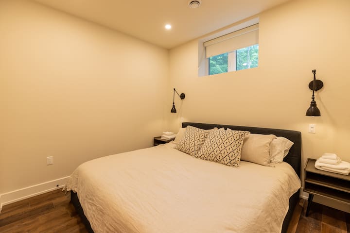 Chumba cha kulala cha Ukubwa wa Ghorofa ya Chini ya Ghorofa ya King (5)