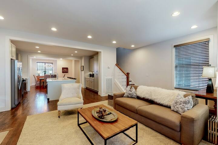 Designer 3BR | Balcony | Garage Parking | W/D gallery image 2