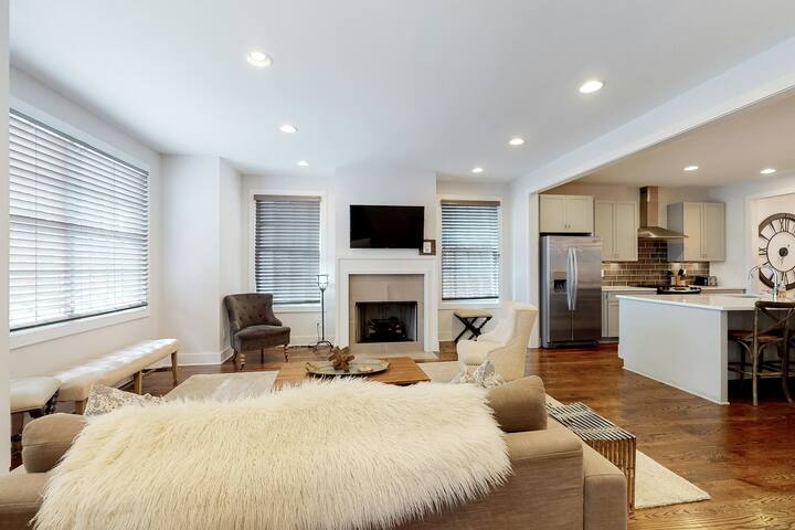 Designer 3BR | Balcony | Garage Parking | W/D gallery image 3