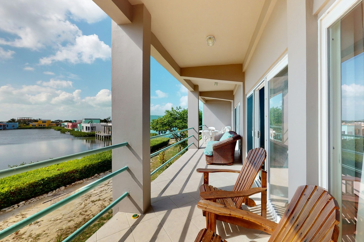 Renovated, oceanfront condo with balcony - Condominiums for Rent in San Pedro, Corozal District, Belize - Image 1
