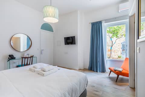 Mosta Dome B&B, Room 1 - Garden and Basilica View Suite