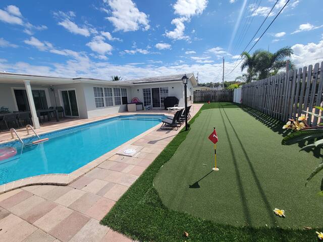 Stunning 4BR Hted Pool &Jacuzzi Close 2 the Beach gallery image 5