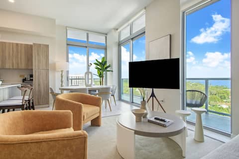 Penthouse W/Bayviews! 2 Bdrm Condo In Miami Design