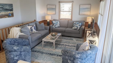 Top performing Airbnb: Steps to Beach + Eats, Ocean Views & Dog Friendly! in Kill Devil Hills