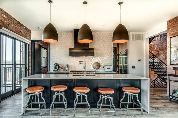 Downtown Nashville Finest 2 Homes – Walk to Bars! gallery image 4