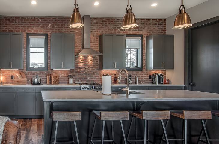 Downtown Nashville Finest 2 Homes – Walk to Bars! gallery image 5