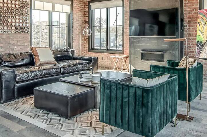 Downtown Nashville Finest 2 Homes – Walk to Bars! gallery image 3