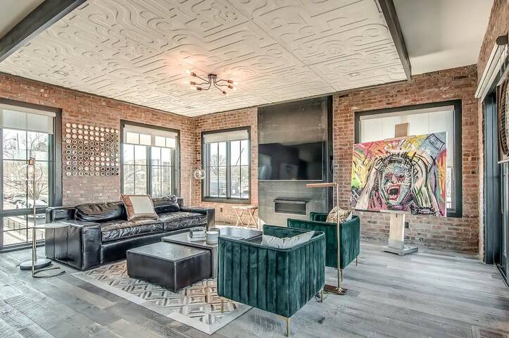 Downtown Nashville Finest 2 Homes – Walk to Bars! gallery image 2