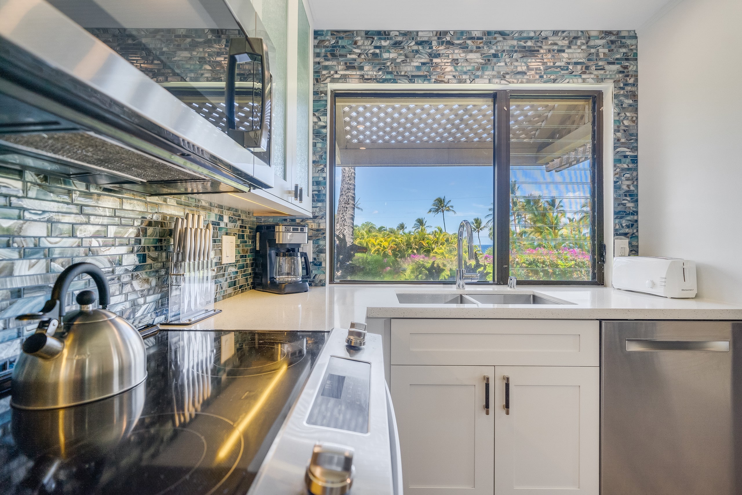 Condo in Kihei · ★4.44 · 1 bedroom · 2 beds · 2 baths - Image 7