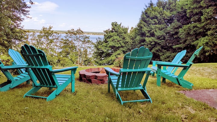 Cayuga Lakefront, 4KING beds, on the Wine trail, Private Dock, Firepit!