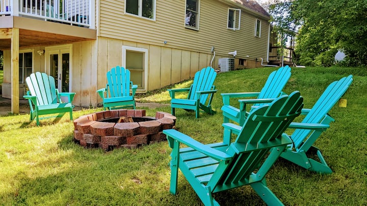 Cayuga Lakefront, 4KING beds, on the Wine trail, Private Dock, Firepit!
