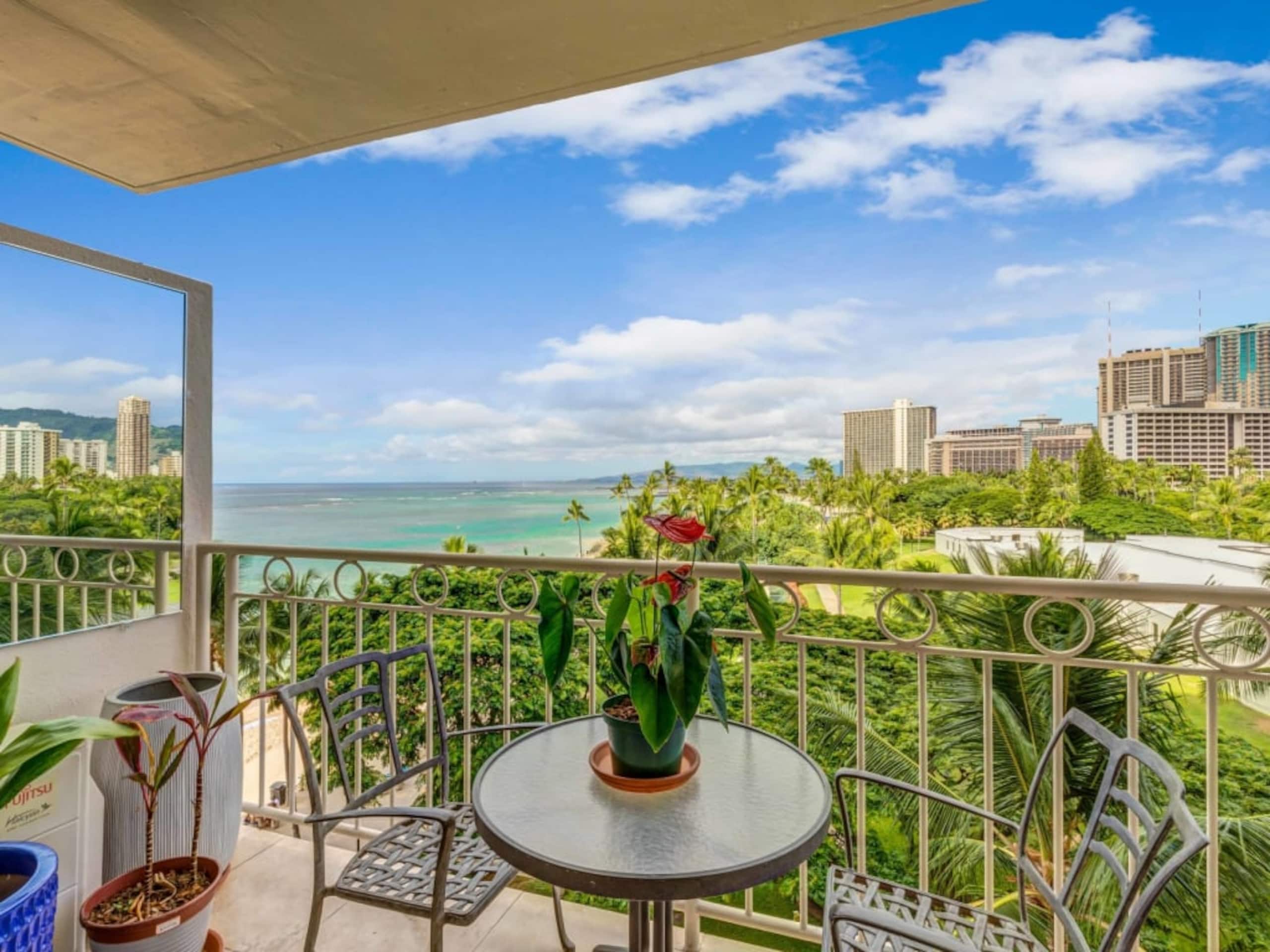 Condo in Honolulu · ★4.71 · Studio · 1 bed · 1 private bath - Image 17