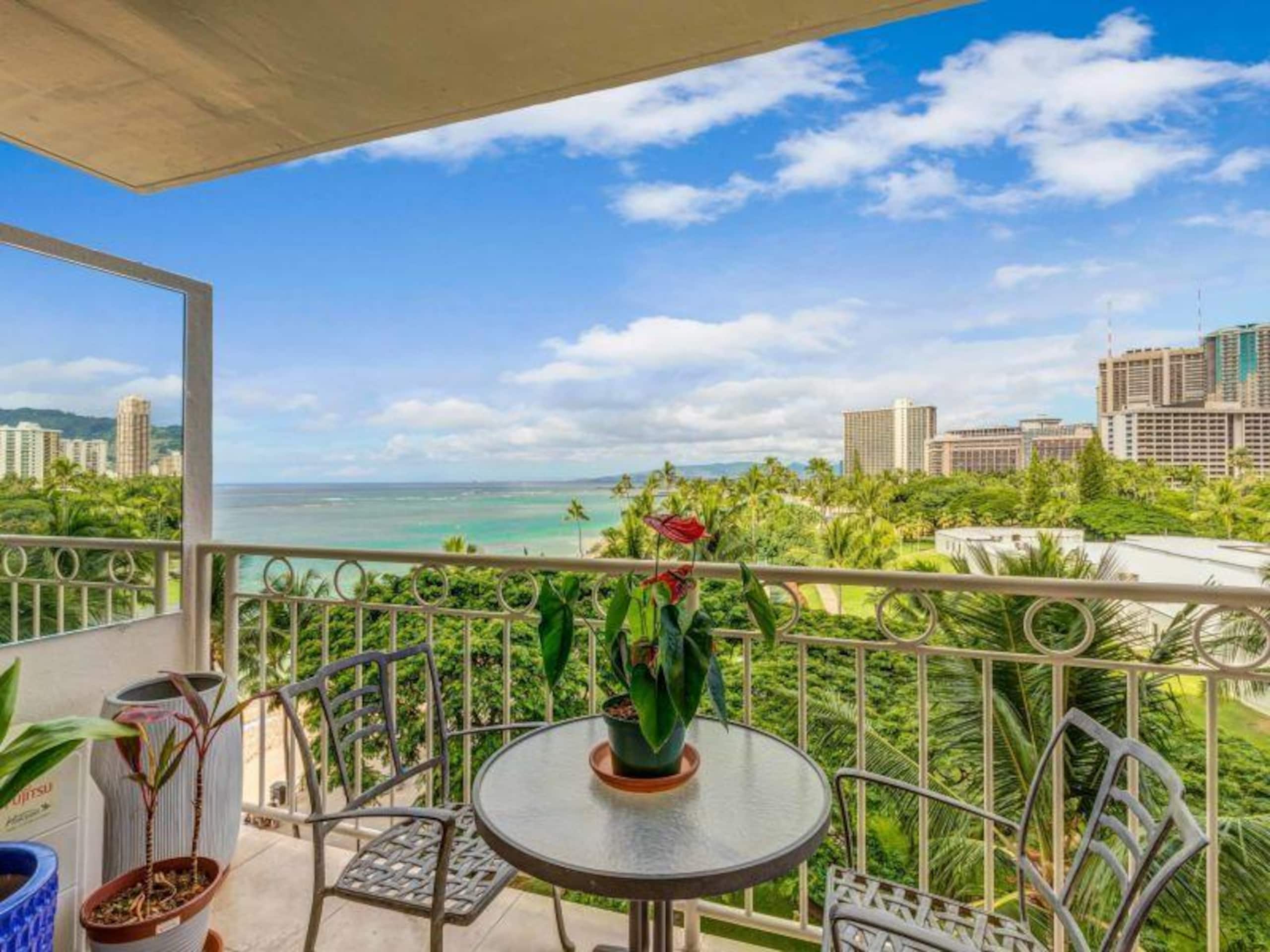 Condo in Honolulu · ★4.71 · Studio · 1 bed · 1 private bath - Image 12