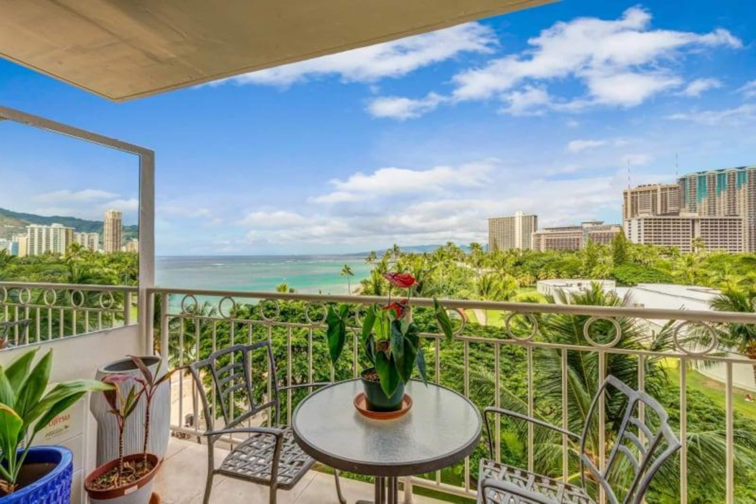 Condo in Honolulu · ★4.71 · Studio · 1 bed · 1 private bath - Image 1